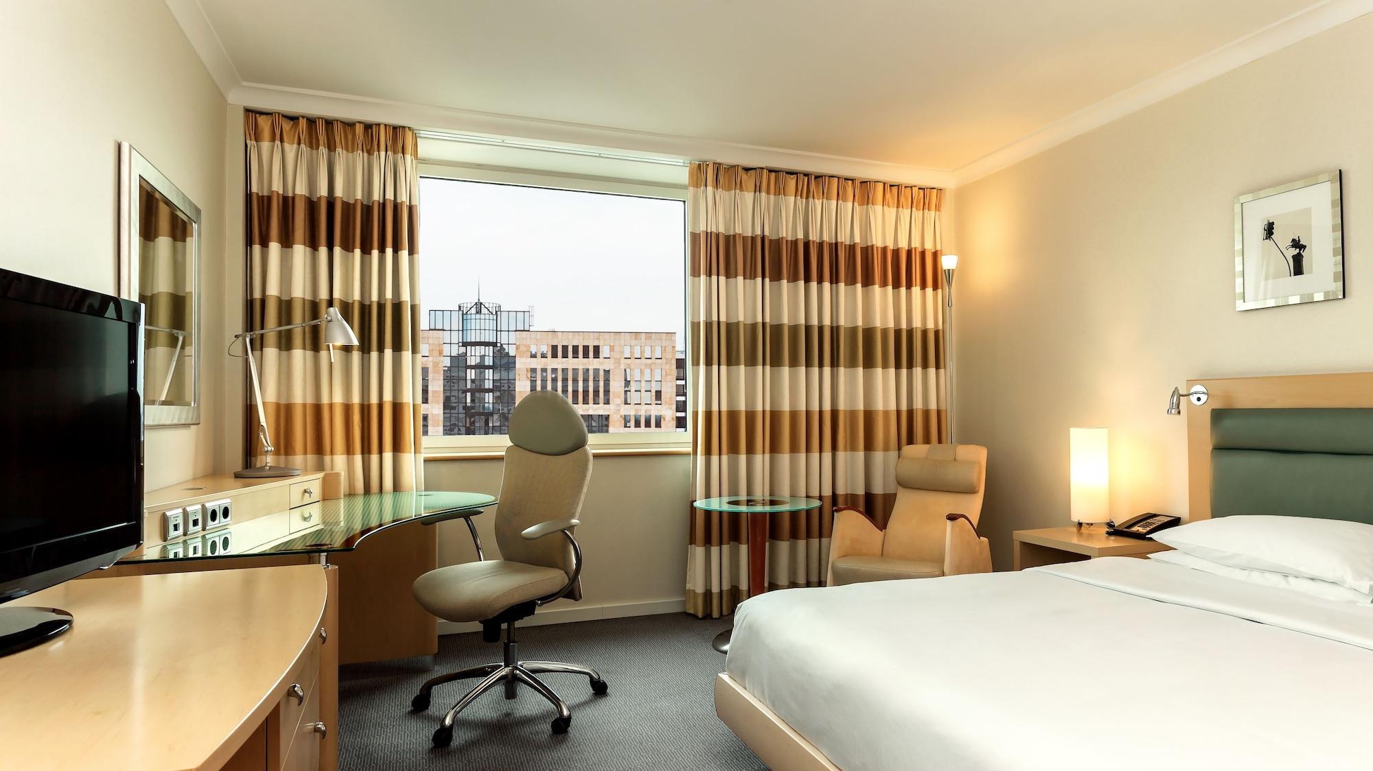 Hilton Duesseldorf Hotel Exterior photo A typical room at the InterContinental Berlin