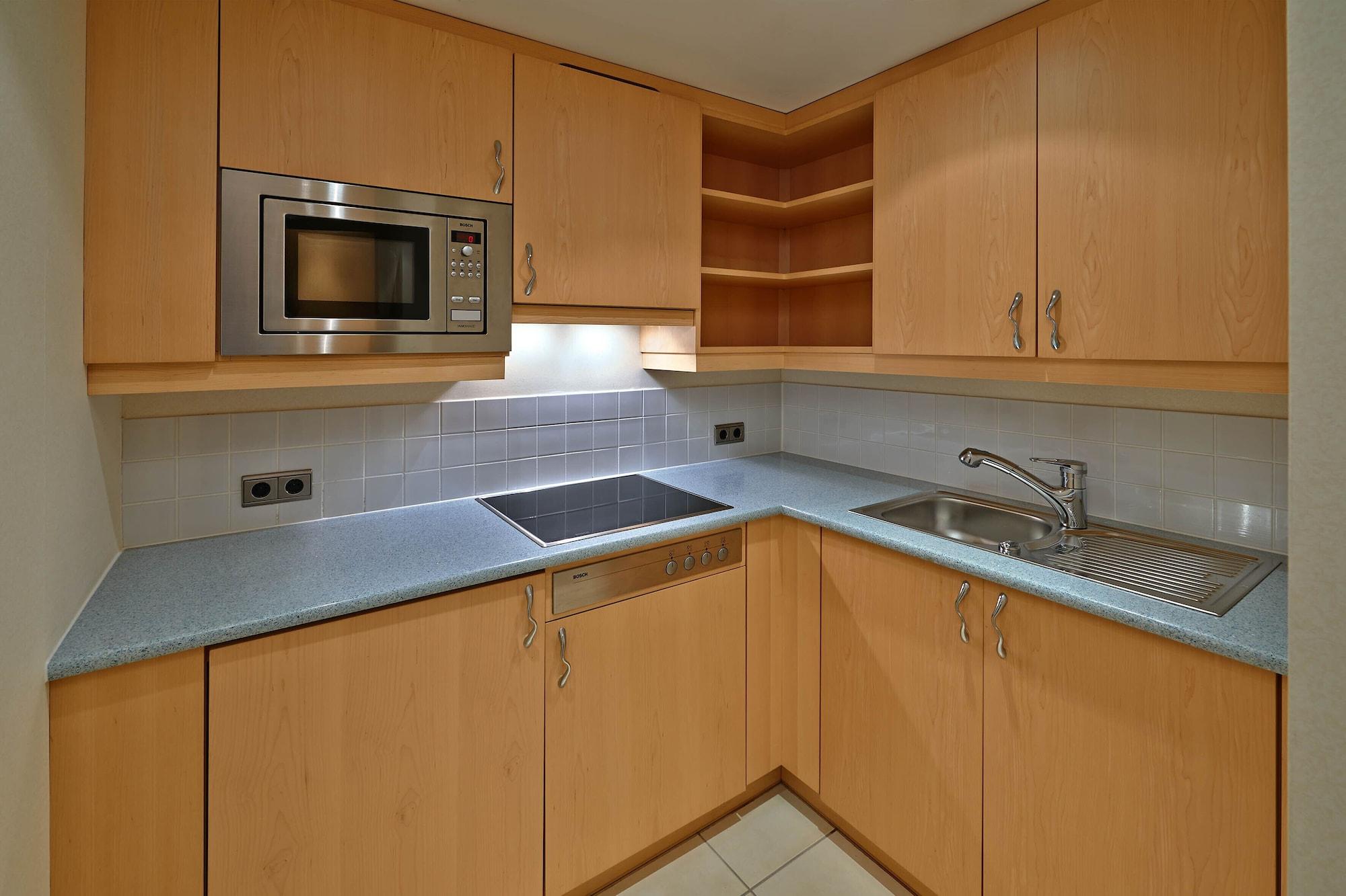 Hilton Duesseldorf Hotel Exterior photo A modern kitchen