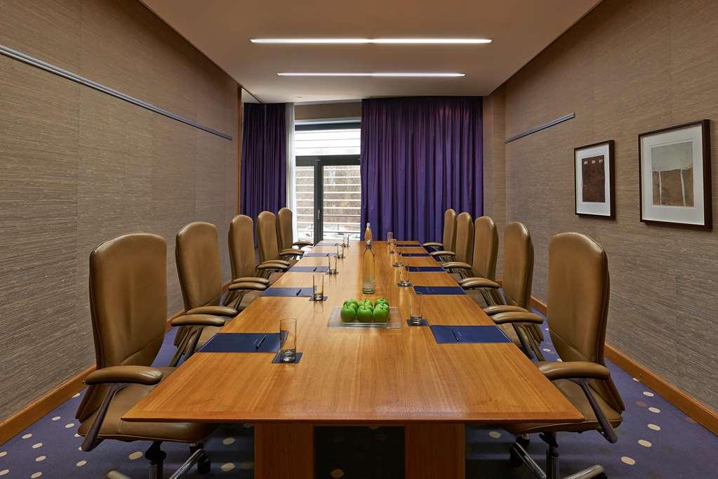 Hilton Duesseldorf Hotel Facilities photo Meeting room
