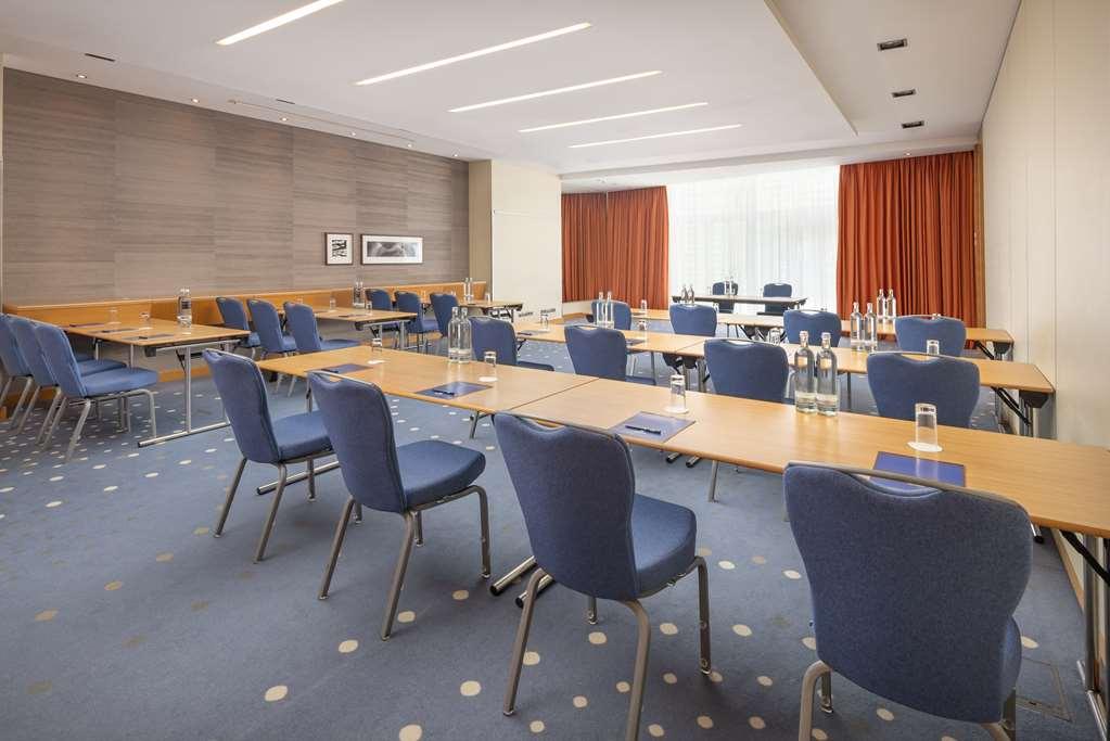Hilton Duesseldorf Hotel Facilities photo Meeting room