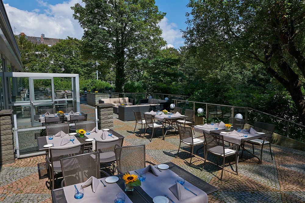 Hilton Duesseldorf Hotel Exterior photo The Terrace at the River Cafe